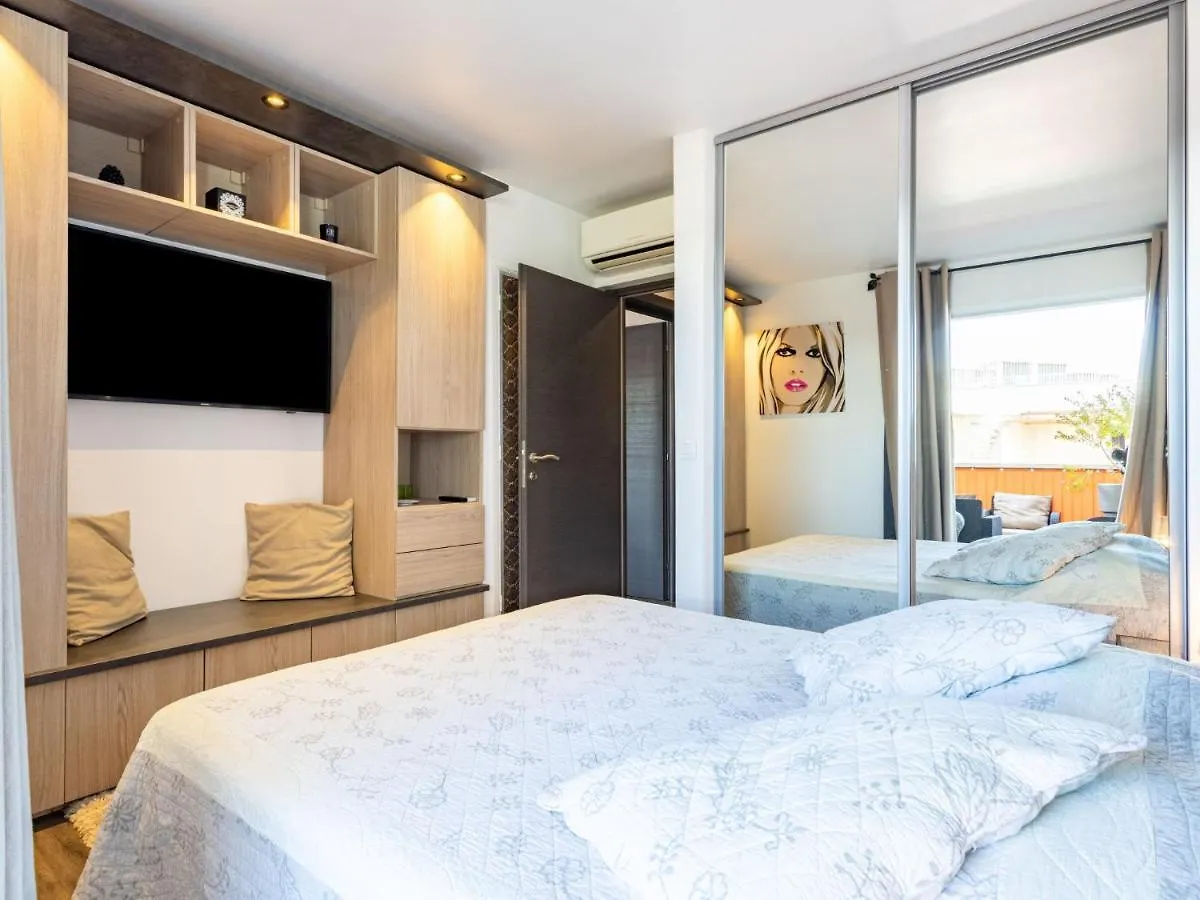 Apartment Les Patios-7 By Interhome Saint-Tropez